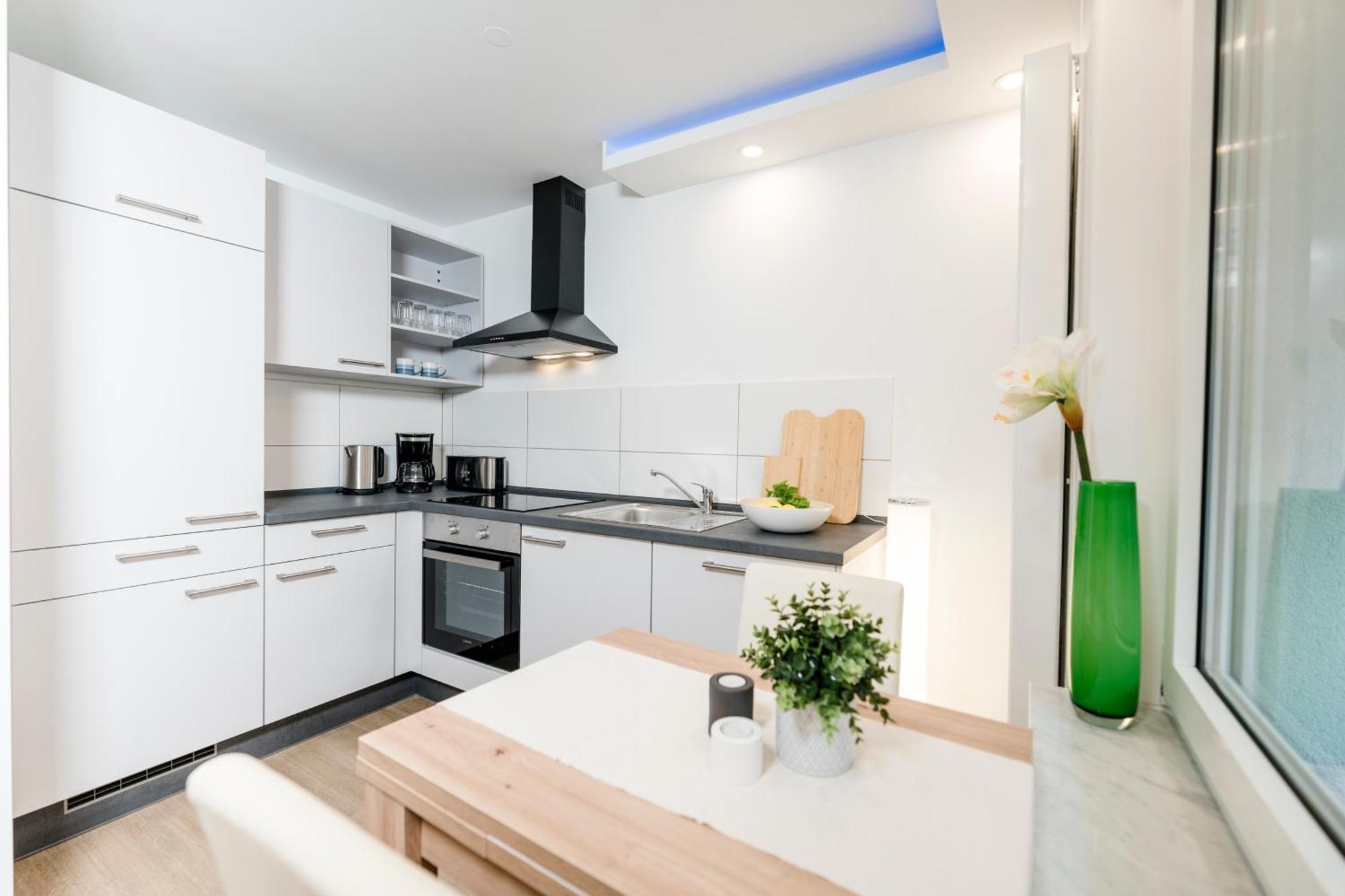 Bellabene Modernes Studio Apartment In Zentraler Lage Mit Terrasse, Parkplatz, Smarttv بفورتسهايم المظهر الخارجي الصورة